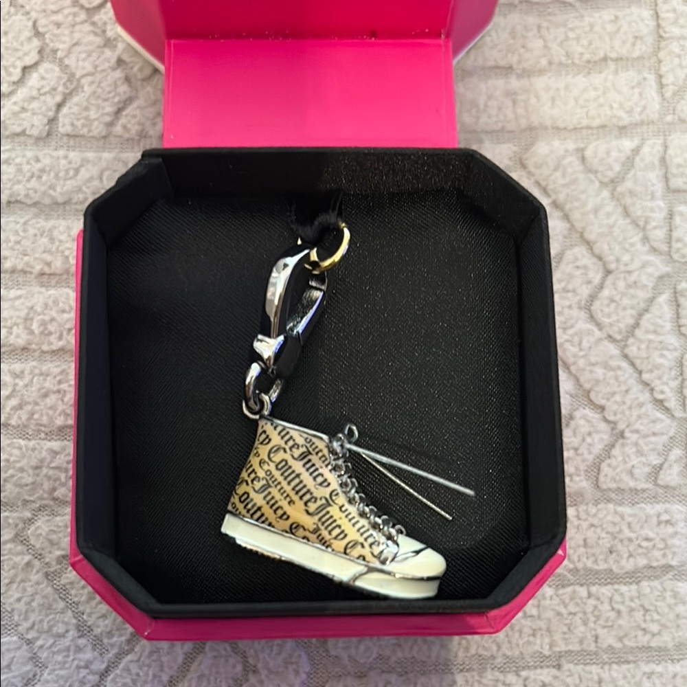 🆕 NIB Silver High Top Sneaker